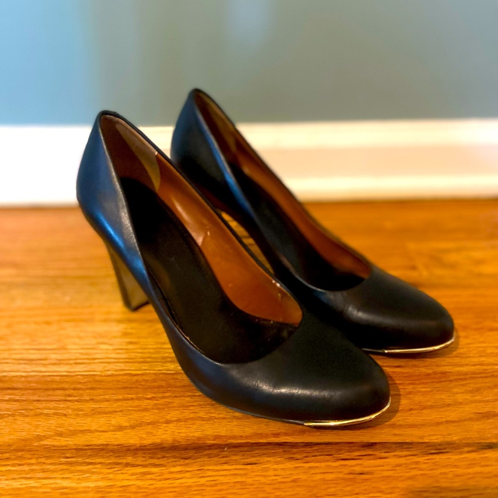 Banana Republic Black Heel with Gold Tip/Tortoise Shell Heel-Size 10